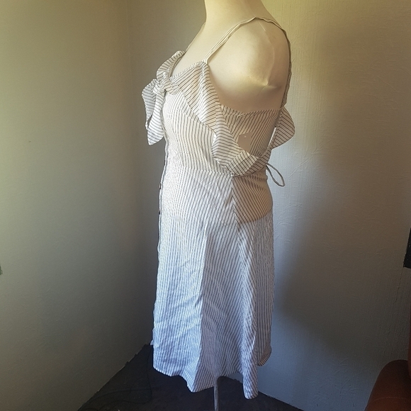 AngelEye London Cassie Cold Shoulder Button Down Dress - Picture 6 of 15